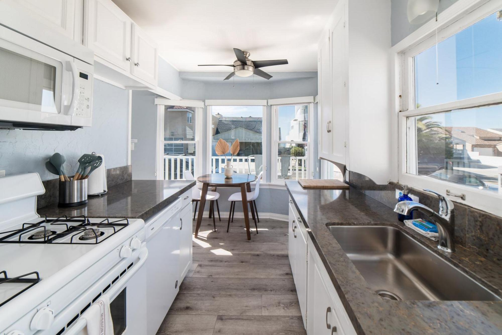 Pacific Bungalow In Oceanside With Backyard & Tiny House Exterior photo