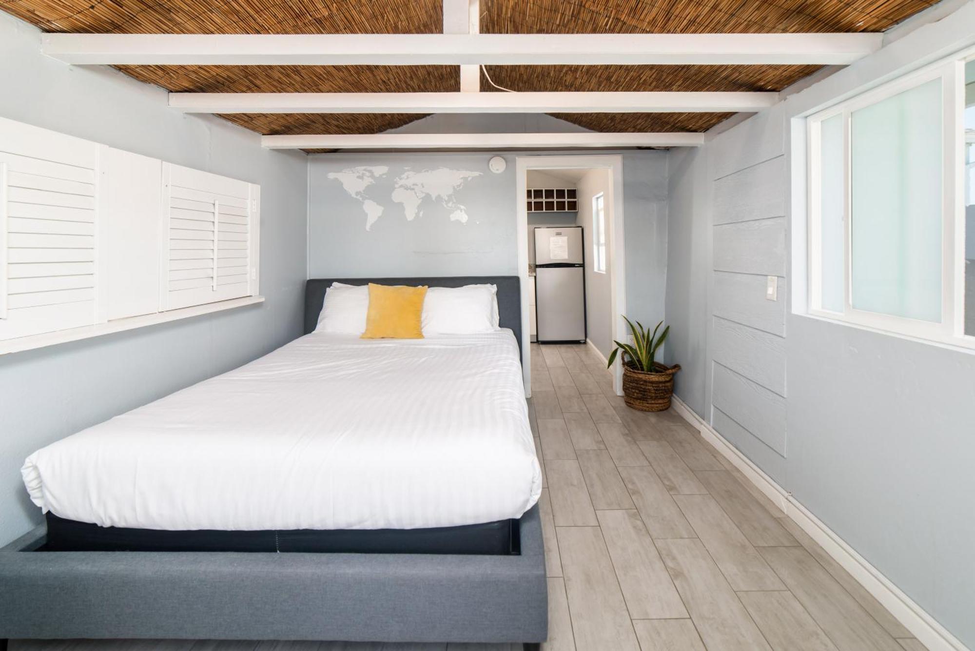 Pacific Bungalow In Oceanside With Backyard & Tiny House Exterior photo
