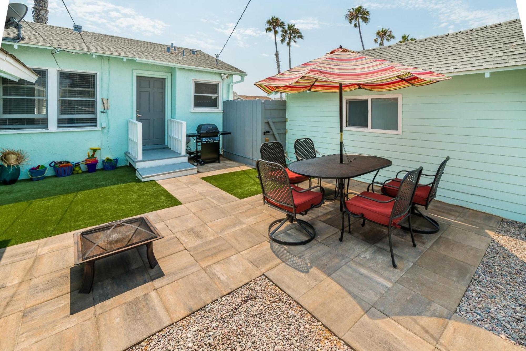 Pacific Bungalow In Oceanside With Backyard & Tiny House Exterior photo