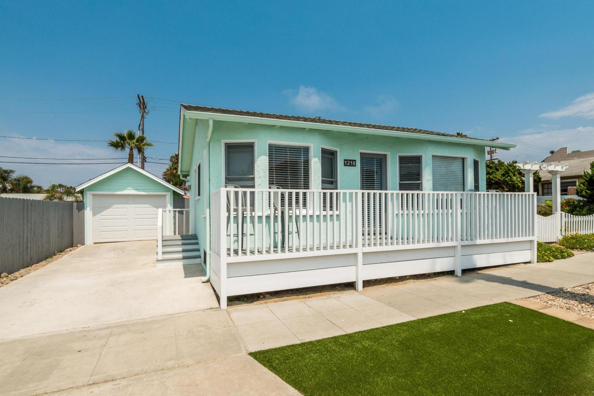 Pacific Bungalow In Oceanside With Backyard & Tiny House Exterior photo