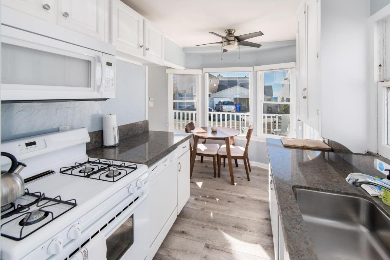Pacific Bungalow In Oceanside With Backyard & Tiny House Exterior photo